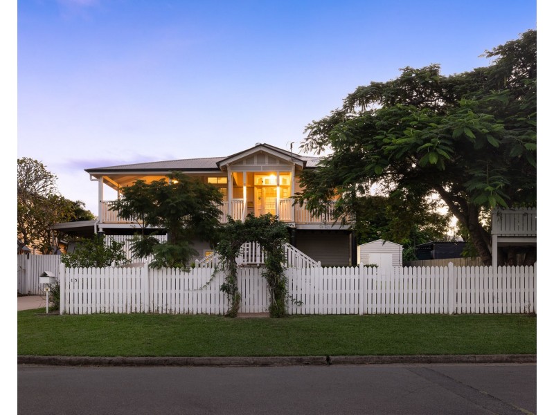 15 Anzac Avenue, Sandgate QLD 4017