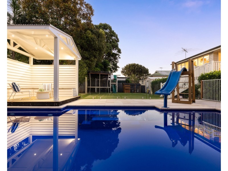 15 Anzac Avenue, Sandgate QLD 4017