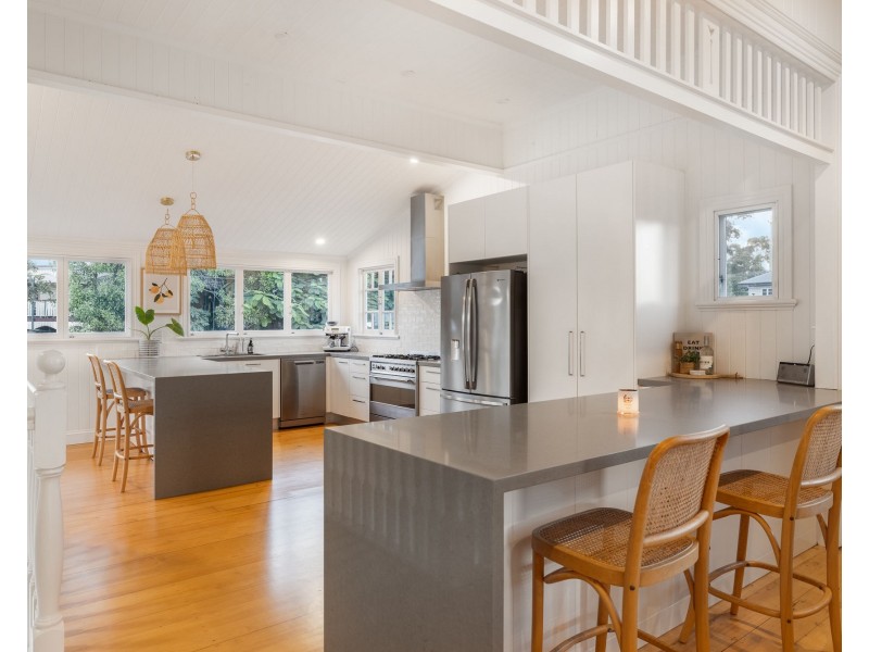 15 Anzac Avenue, Sandgate QLD 4017