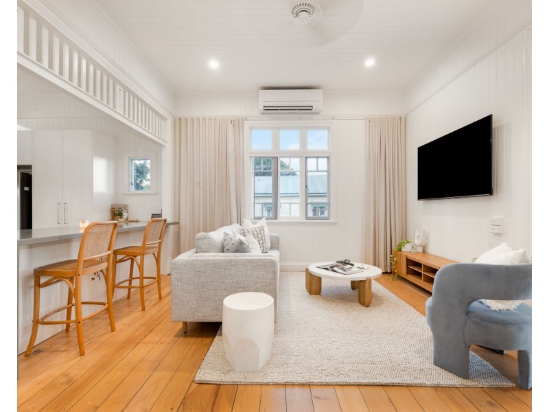 15 Anzac Avenue, Sandgate QLD 4017