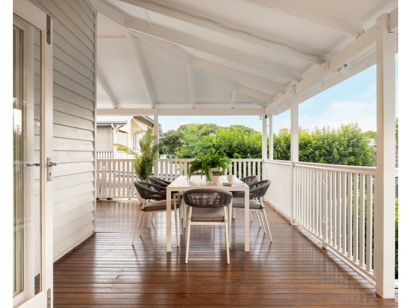 15 Anzac Avenue, Sandgate QLD 4017