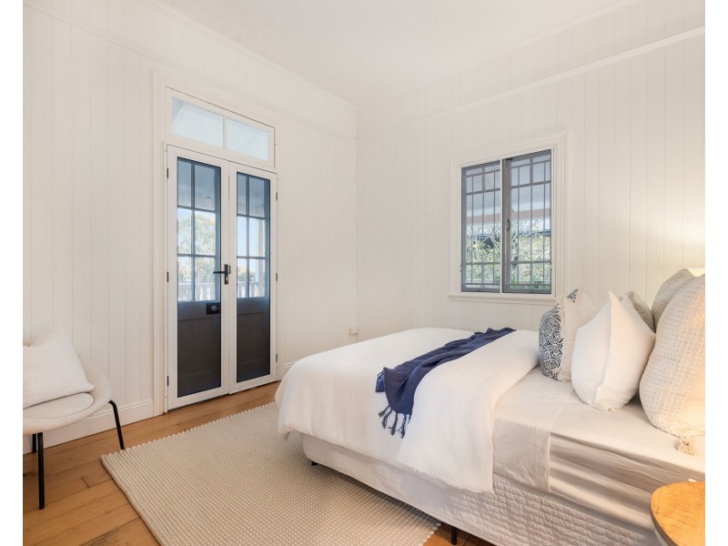 15 Anzac Avenue, Sandgate QLD 4017