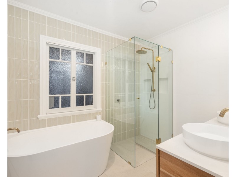 15 Anzac Avenue, Sandgate QLD 4017