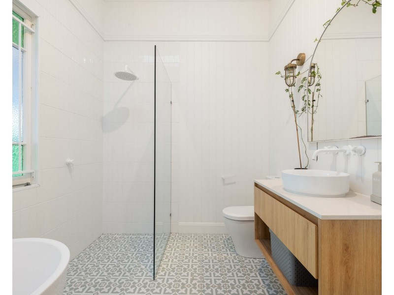 15 Anzac Avenue, Sandgate QLD 4017