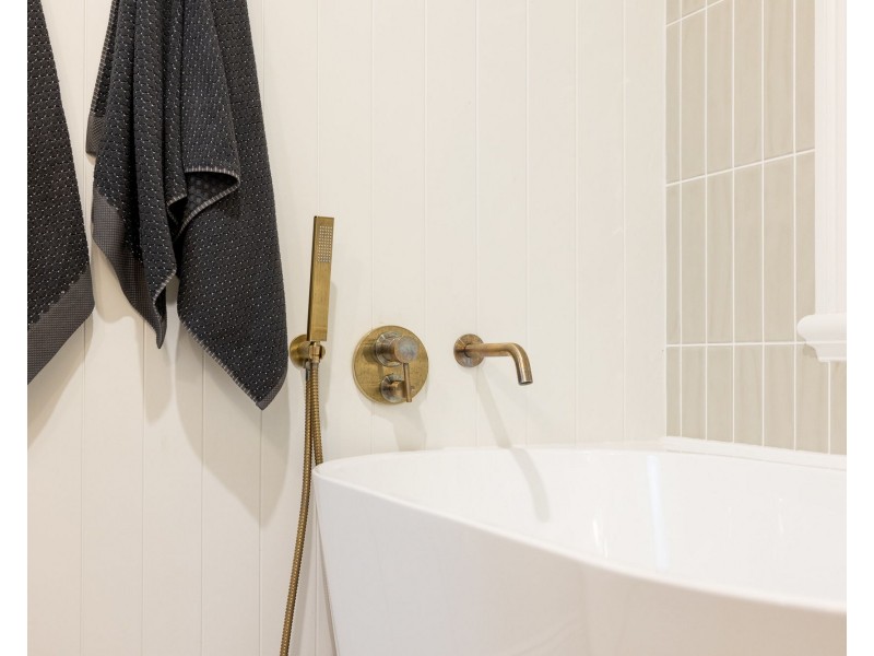 15 Anzac Avenue, Sandgate QLD 4017