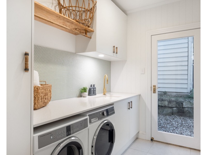 15 Anzac Avenue, Sandgate QLD 4017