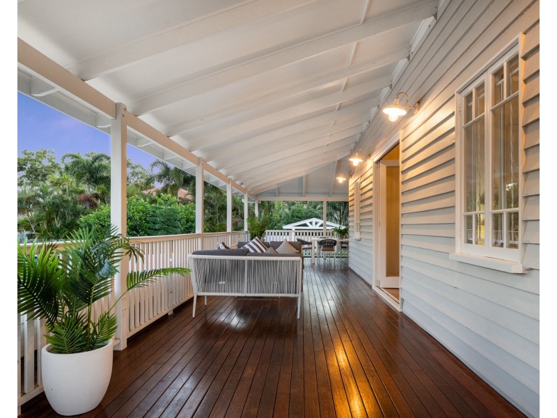 15 Anzac Avenue, Sandgate QLD 4017