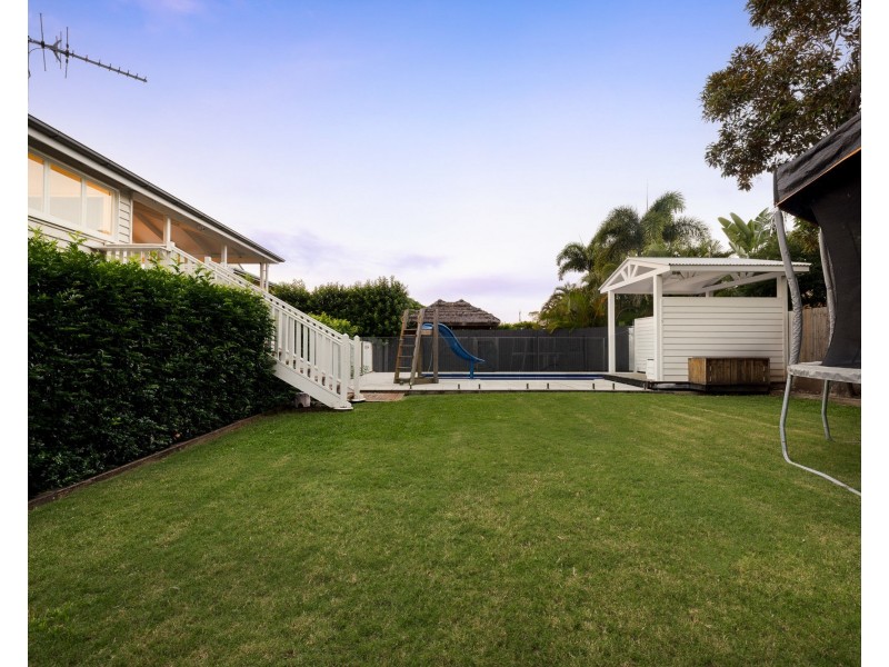 15 Anzac Avenue, Sandgate QLD 4017