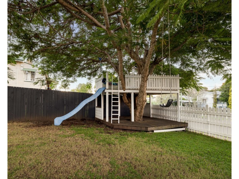 15 Anzac Avenue, Sandgate QLD 4017