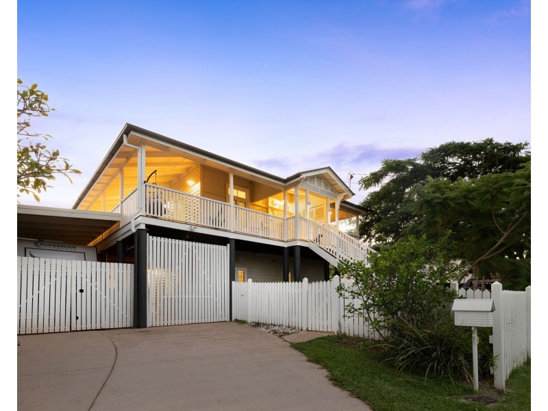 15 Anzac Avenue, Sandgate QLD 4017