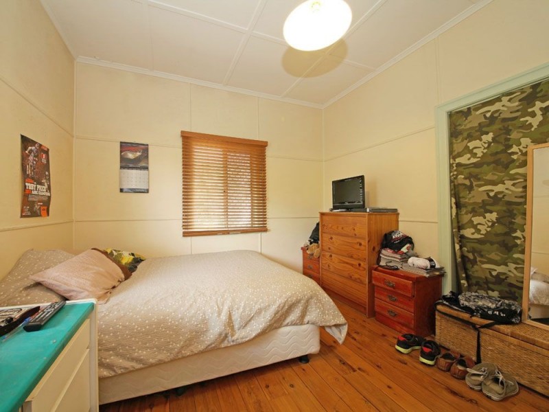 7 East Avenue, Brighton QLD 4017