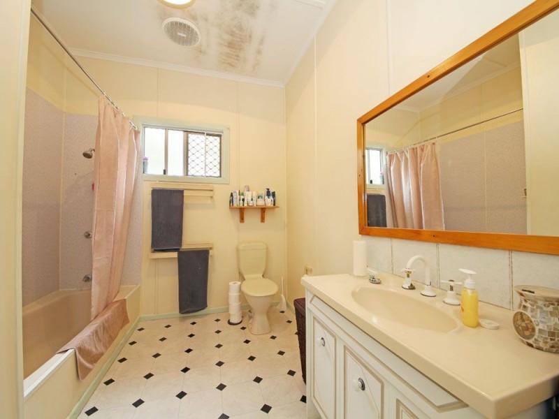 7 East Avenue, Brighton QLD 4017