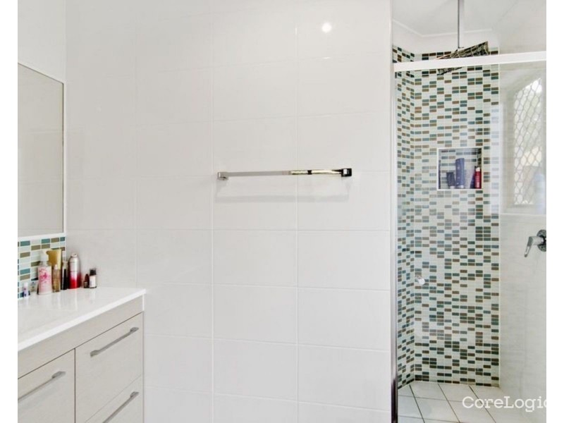 5 Polynesia Ave, Pacific Pines QLD 4211