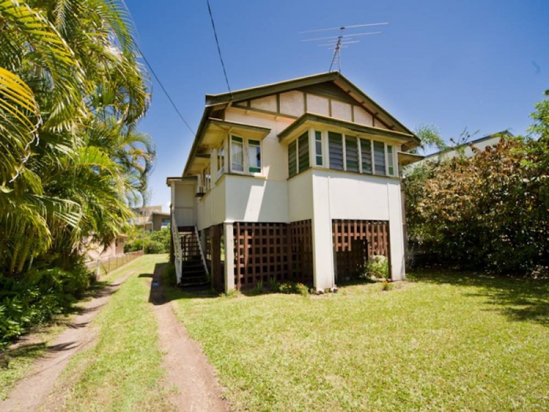 11 Ellen Street, Woody Point QLD 4019