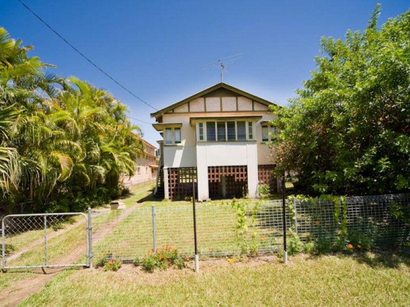 11 Ellen Street, Woody Point QLD 4019
