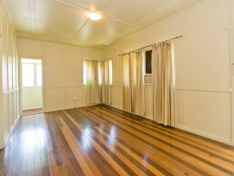 11 Ellen Street, Woody Point QLD 4019