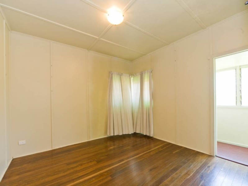 11 Ellen Street, Woody Point QLD 4019