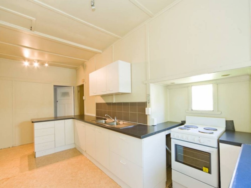 11 Ellen Street, Woody Point QLD 4019