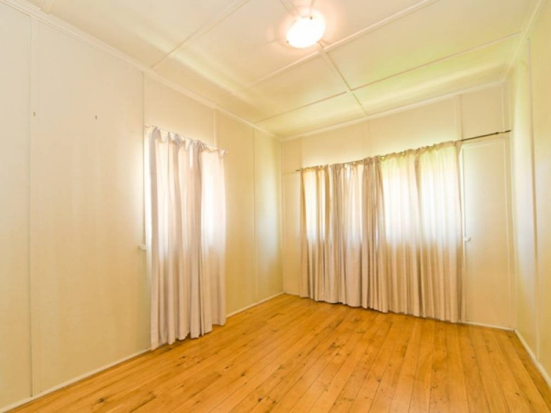 11 Ellen Street, Woody Point QLD 4019