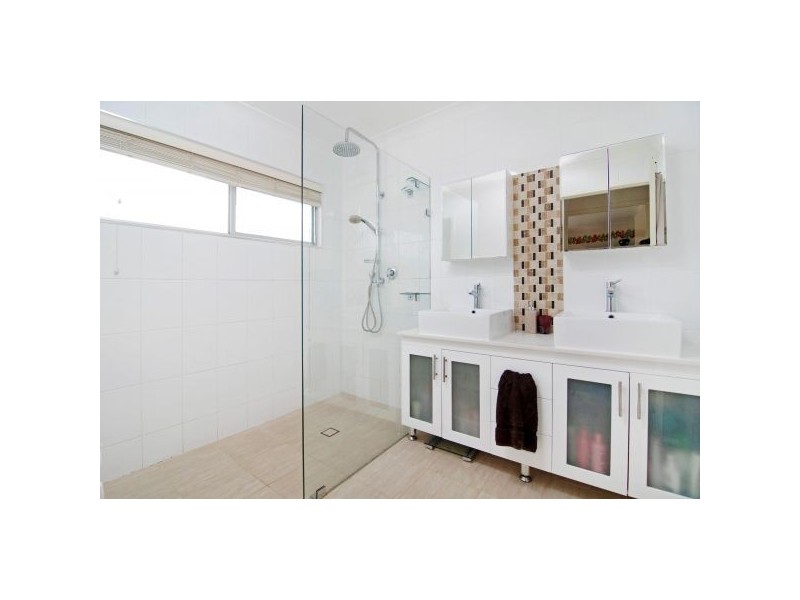 221 Bunya Road, Arana Hills QLD 4054