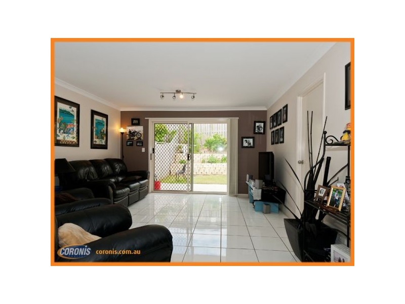 2/8 Mocha Way, Pimpama QLD 4209