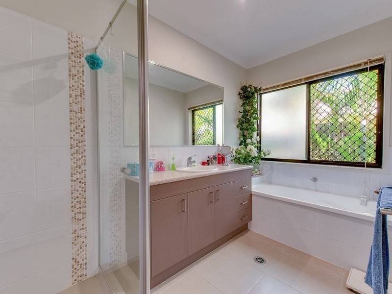 8 Illawarra Close, Griffin QLD 4503