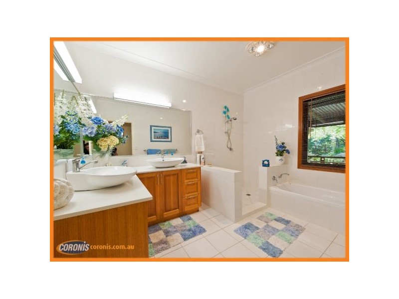 15 Gladrose Crescent, Wongawallan QLD 4210