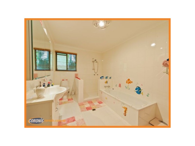 15 Gladrose Crescent, Wongawallan QLD 4210