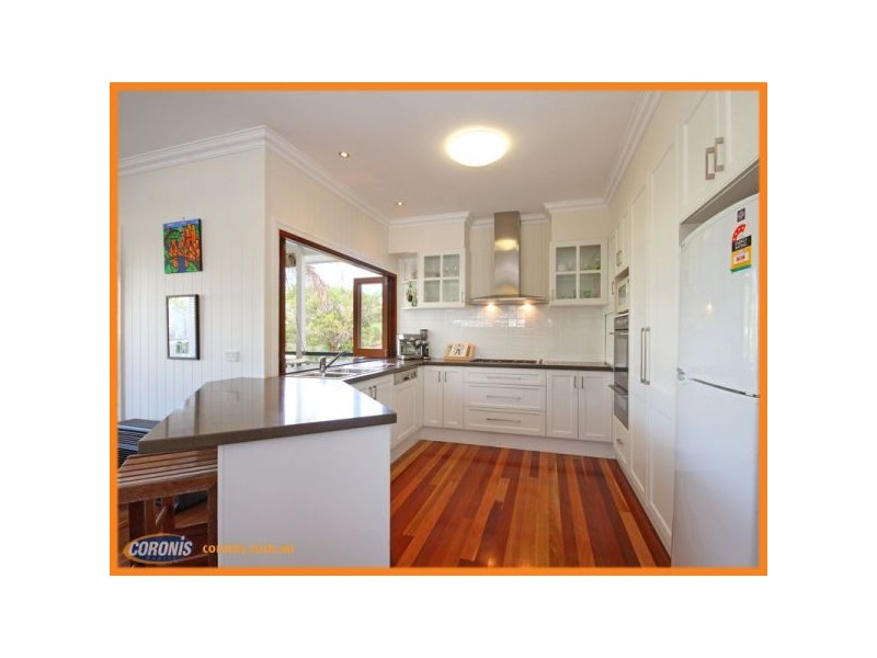 18 Robinson Street, Shorncliffe QLD 4017