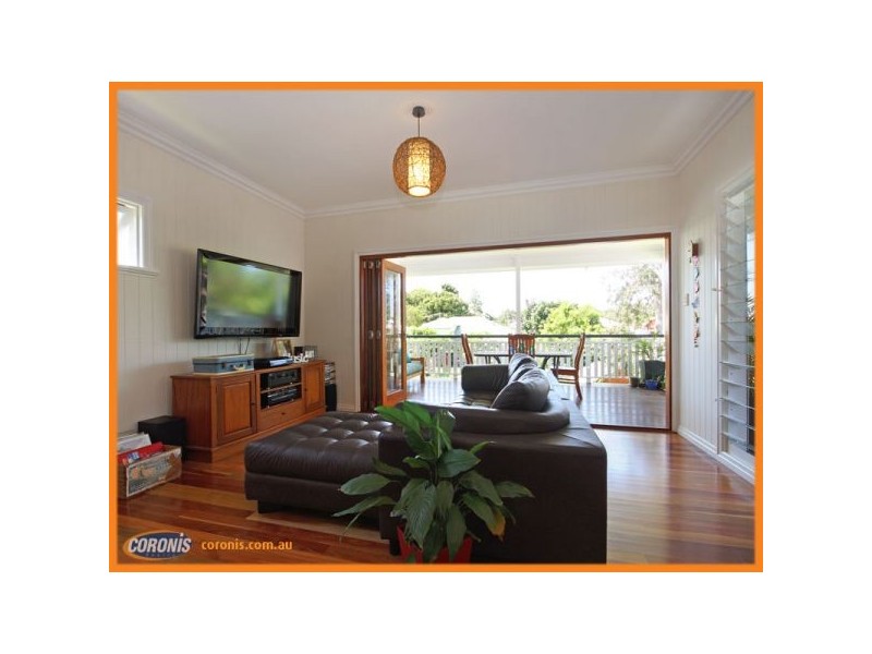 18 Robinson Street, Shorncliffe QLD 4017