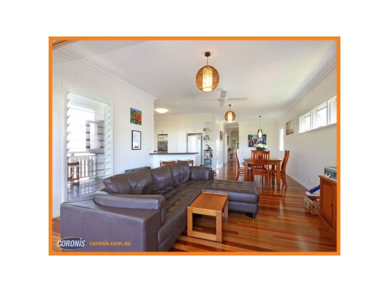 18 Robinson Street, Shorncliffe QLD 4017