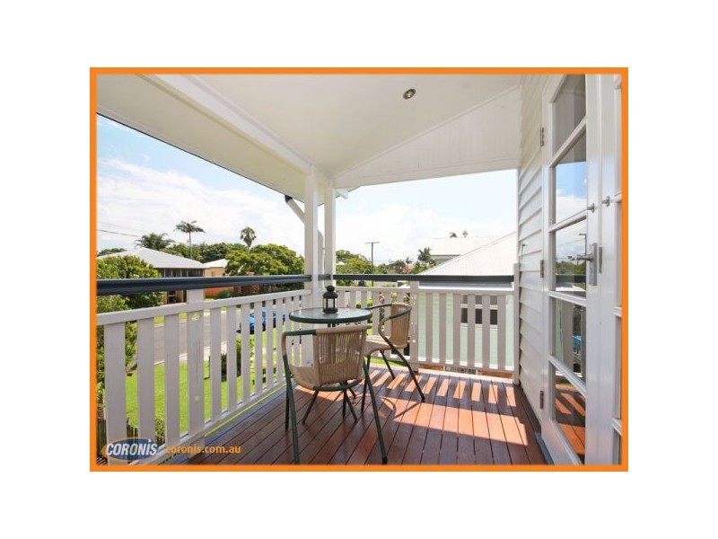 18 Robinson Street, Shorncliffe QLD 4017