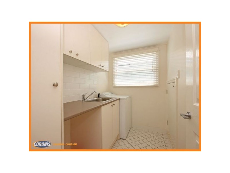 18 Robinson Street, Shorncliffe QLD 4017