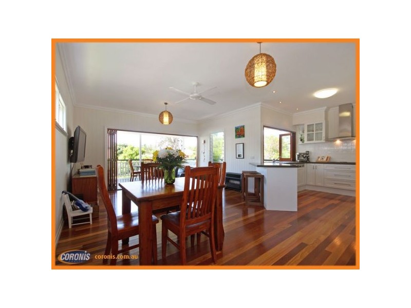 18 Robinson Street, Shorncliffe QLD 4017