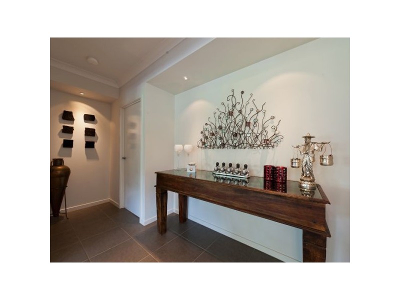 2 Clem Close, Daisy Hill QLD 4127