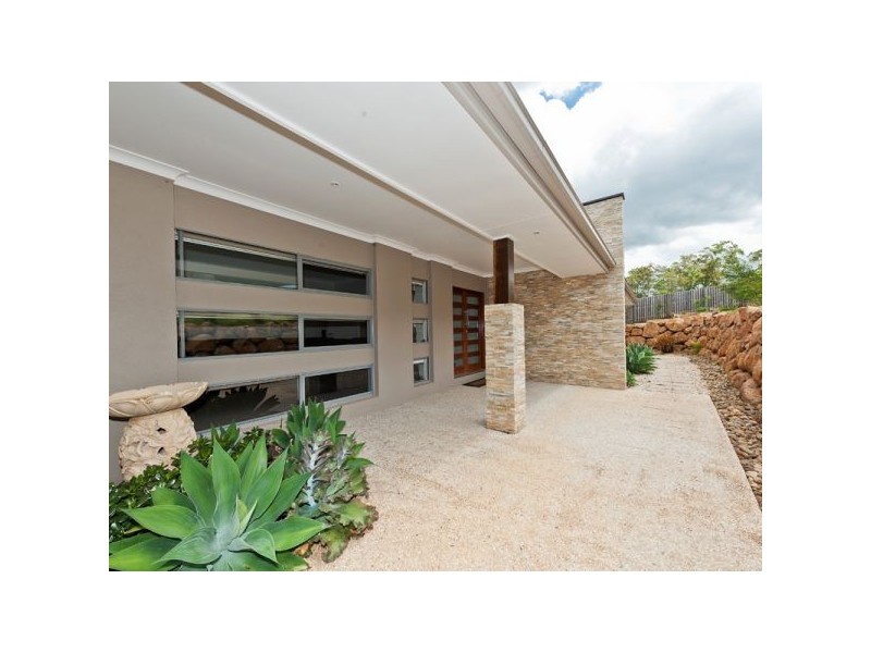 2 Clem Close, Daisy Hill QLD 4127