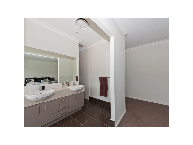 2 Clem Close, Daisy Hill QLD 4127