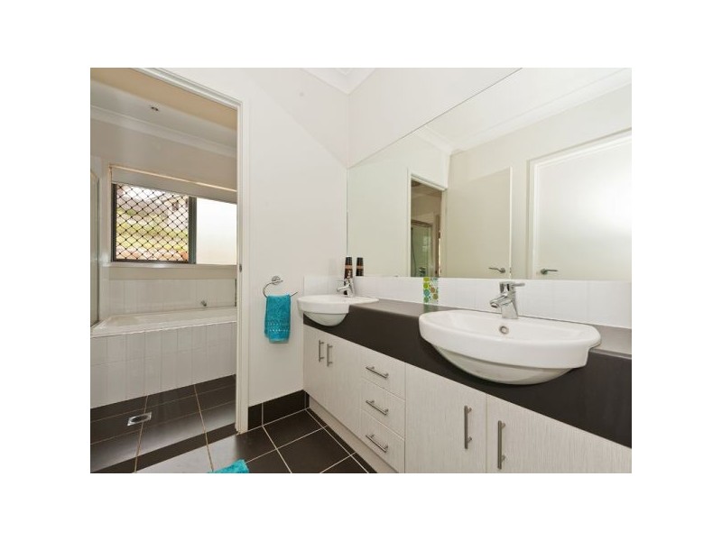 2 Clem Close, Daisy Hill QLD 4127