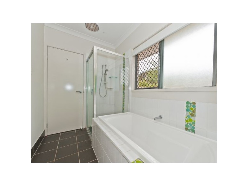 2 Clem Close, Daisy Hill QLD 4127