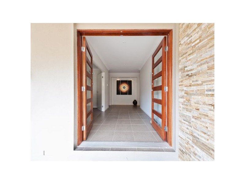 2 Clem Close, Daisy Hill QLD 4127