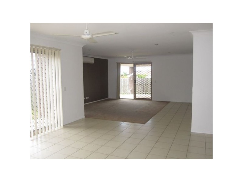 27 Eimeo Place, Sandstone Point QLD 4511