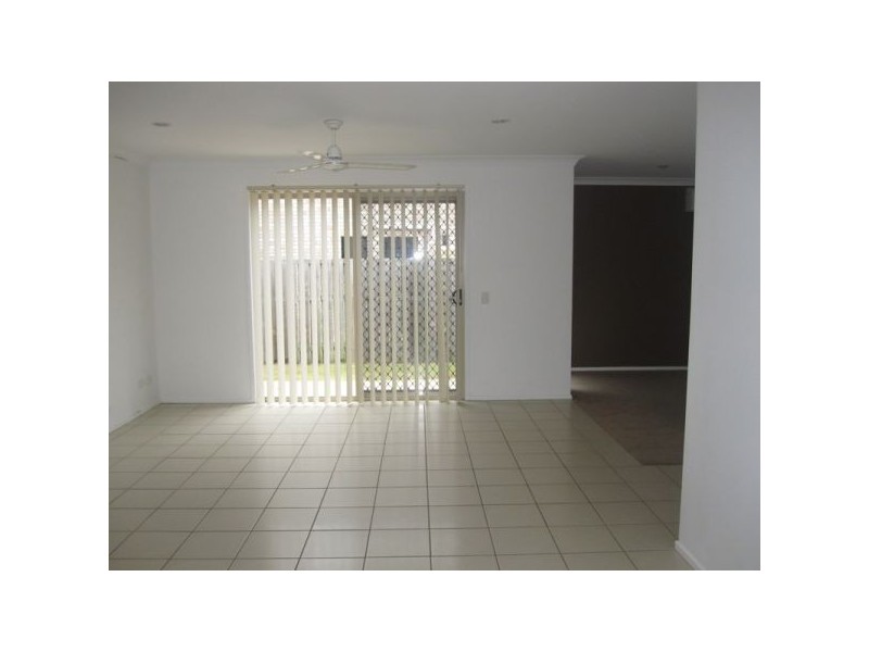 27 Eimeo Place, Sandstone Point QLD 4511
