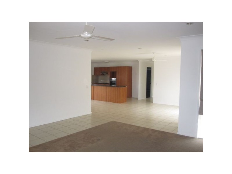 27 Eimeo Place, Sandstone Point QLD 4511