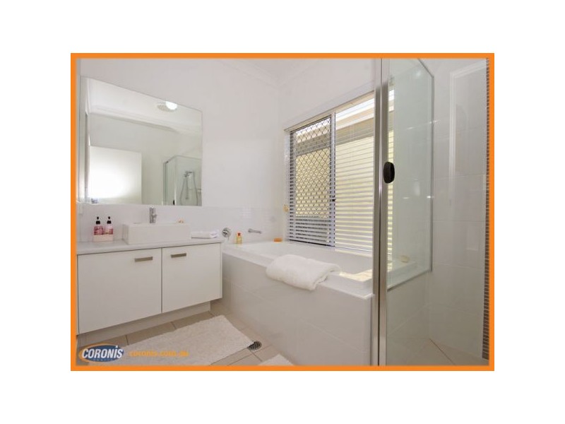 92 Nicklaus Parade, North Lakes QLD 4509