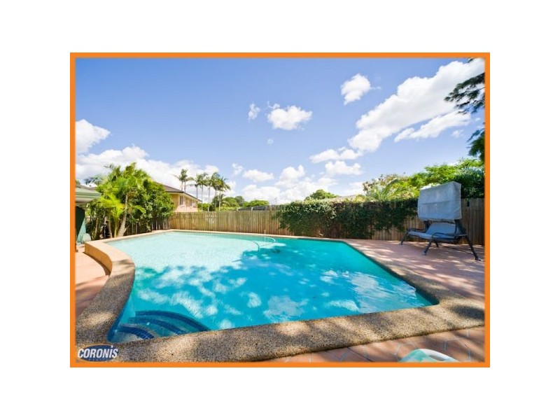 8 Mintern Street, Macgregor QLD 4109