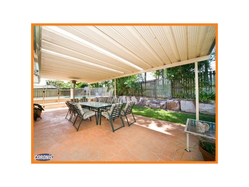8 Mintern Street, Macgregor QLD 4109