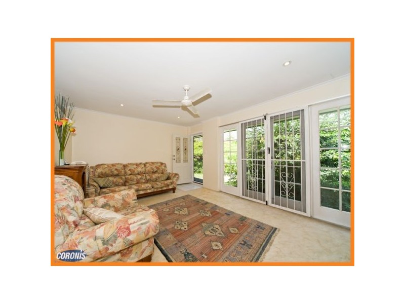 8 Mintern Street, Macgregor QLD 4109