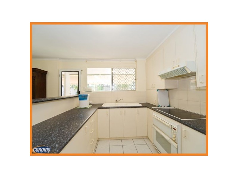 8 Mintern Street, Macgregor QLD 4109
