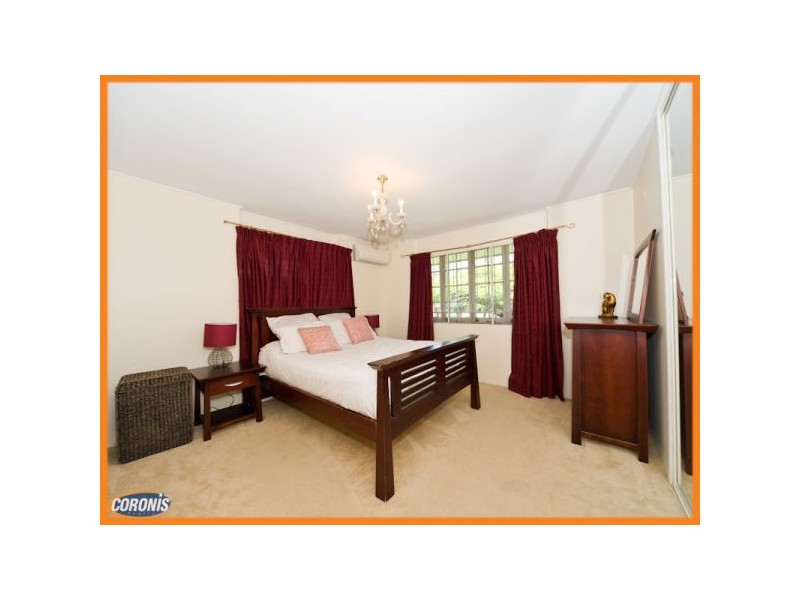 8 Mintern Street, Macgregor QLD 4109