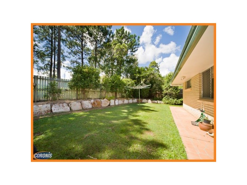 8 Mintern Street, Macgregor QLD 4109